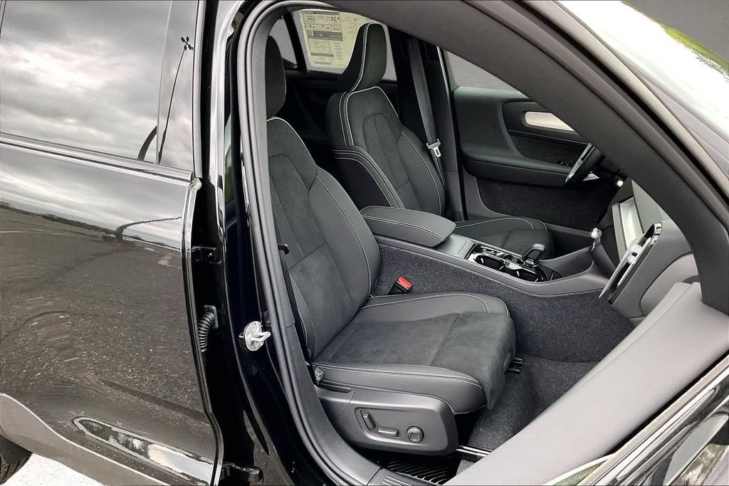 New 2026 Volvo XC40 B5 Ultra w/ Protection Package Premier AWD/4WD image 10