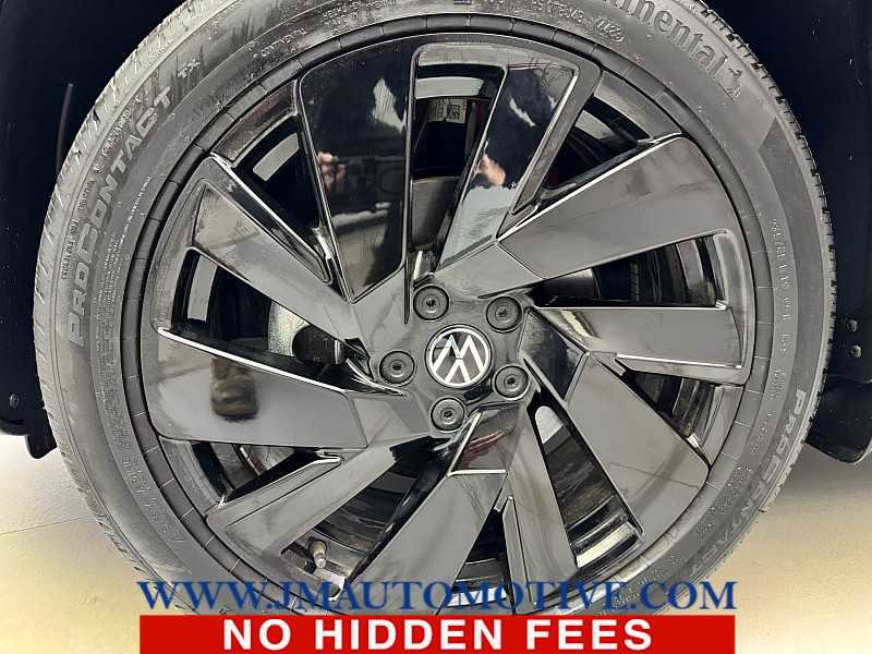 Used 2024 Volkswagen Taos SE w/ Black Wheel Plus Package image 9