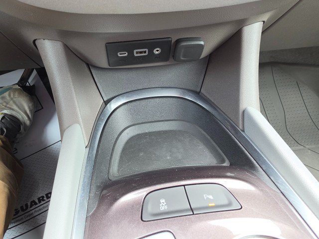 Used 2021 Chevrolet Malibu LT FWD image 40