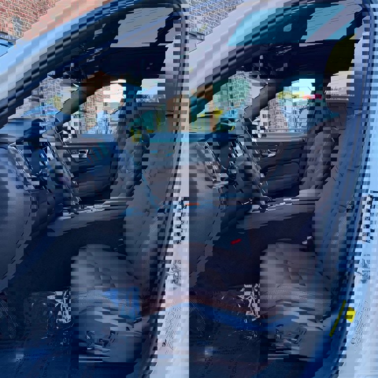 Used 2024 Volvo XC60 B5 Plus w/ Climate Package image 9