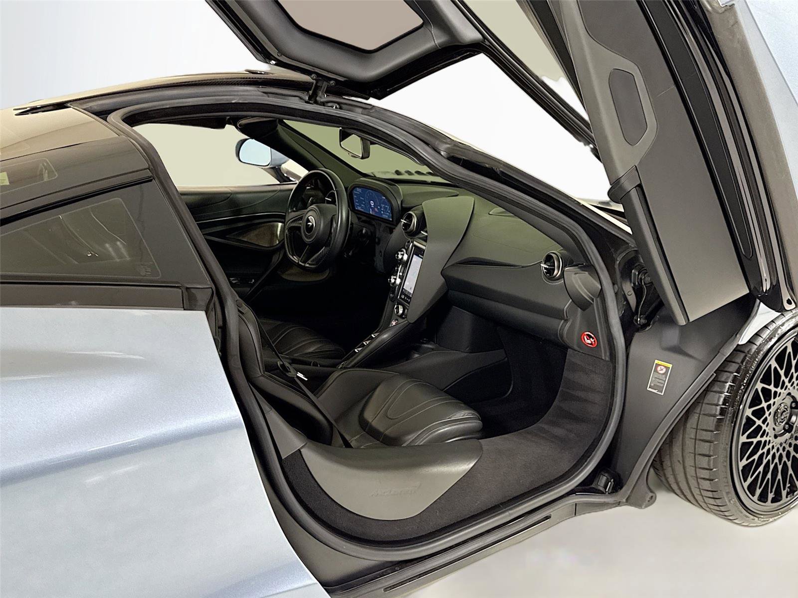 Used 2019 McLaren 720S RWD image 25