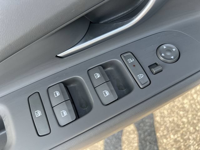 Certified 2025 Hyundai Elantra SEL FWD image 34