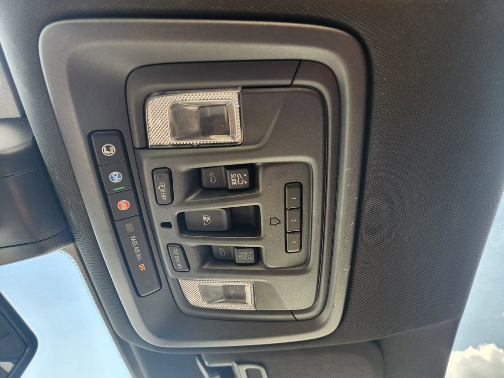 Used 2022 Chevrolet Silverado 2500 High Country w/ Safety Package II image 33