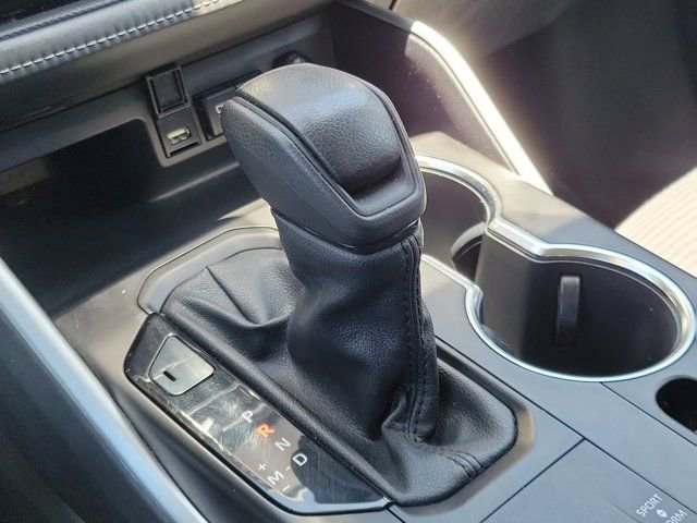 Used 2021 Toyota Highlander L FWD image 23