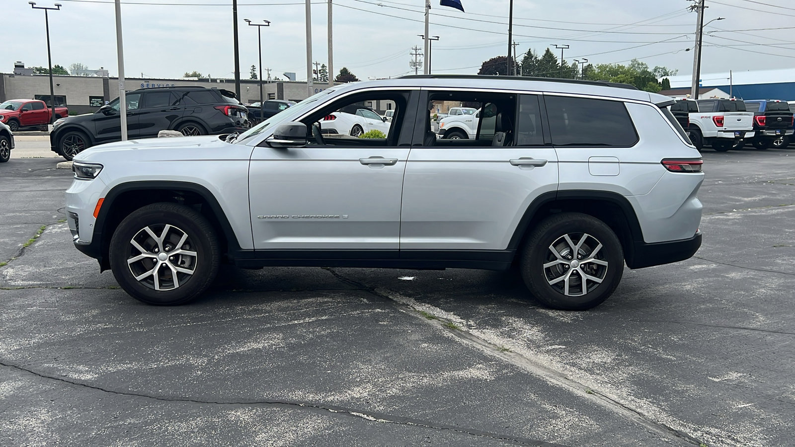 Used 2024 Jeep Grand Cherokee L Limited w/ Luxury Tech Group II image 9