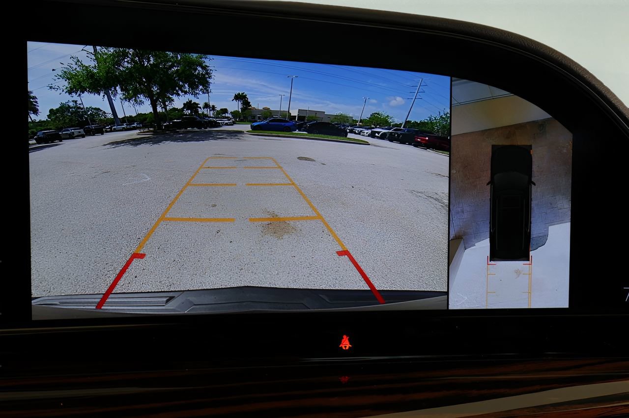 Certified 2024 Cadillac Escalade ESV Premium Luxury image 27