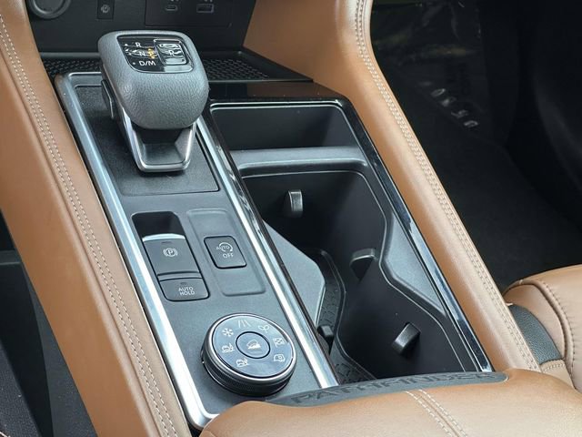 Used 2024 Nissan Pathfinder Platinum w/ Black Appearance Package image 23