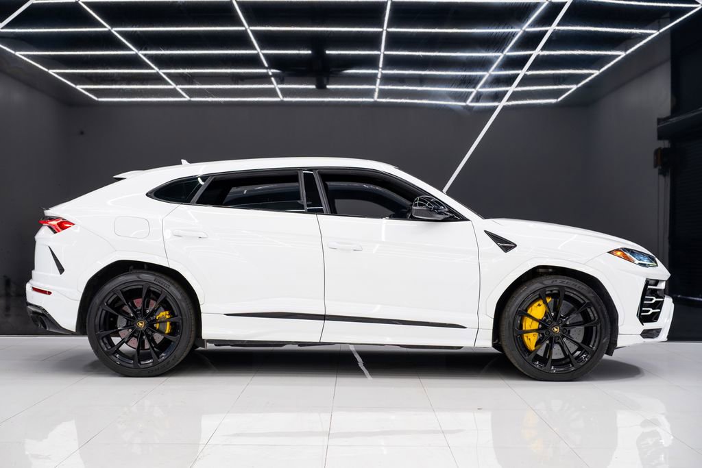 Used 2021 Lamborghini Urus image 9