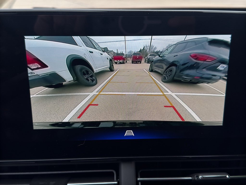 Used 2025 Chevrolet Trax LT w/ Driver Confidence Package FWD image 29