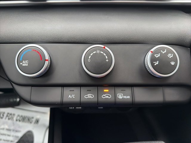 Used 2025 Hyundai Elantra SE image 24