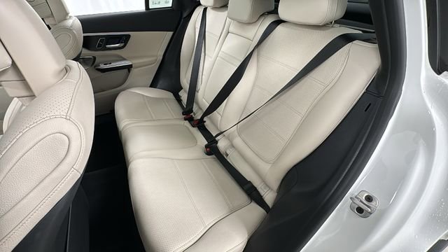 Used 2024 Mercedes-Benz GLC 300 4MATIC image 13