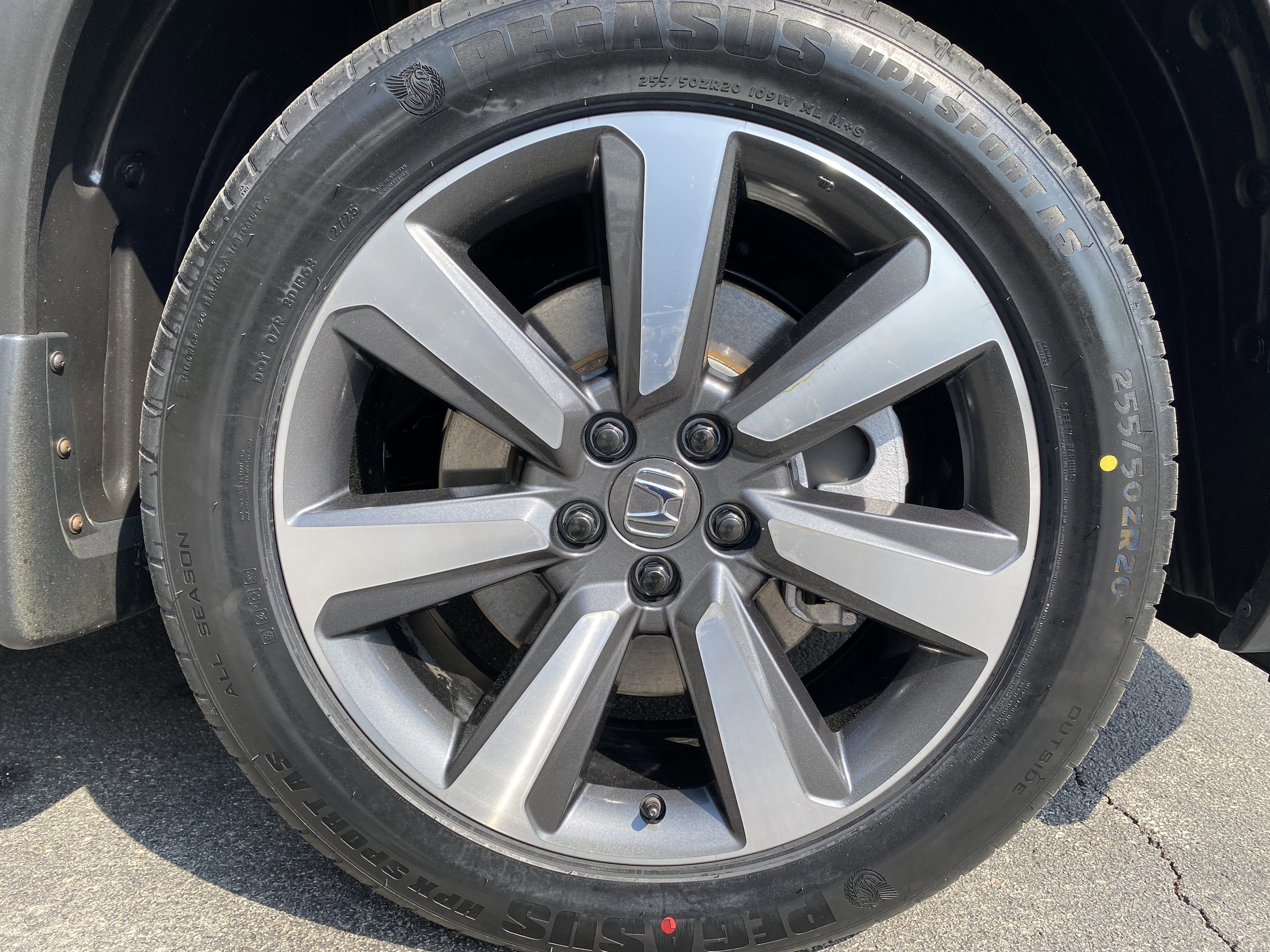 Used 2024 Honda Pilot Touring image 13