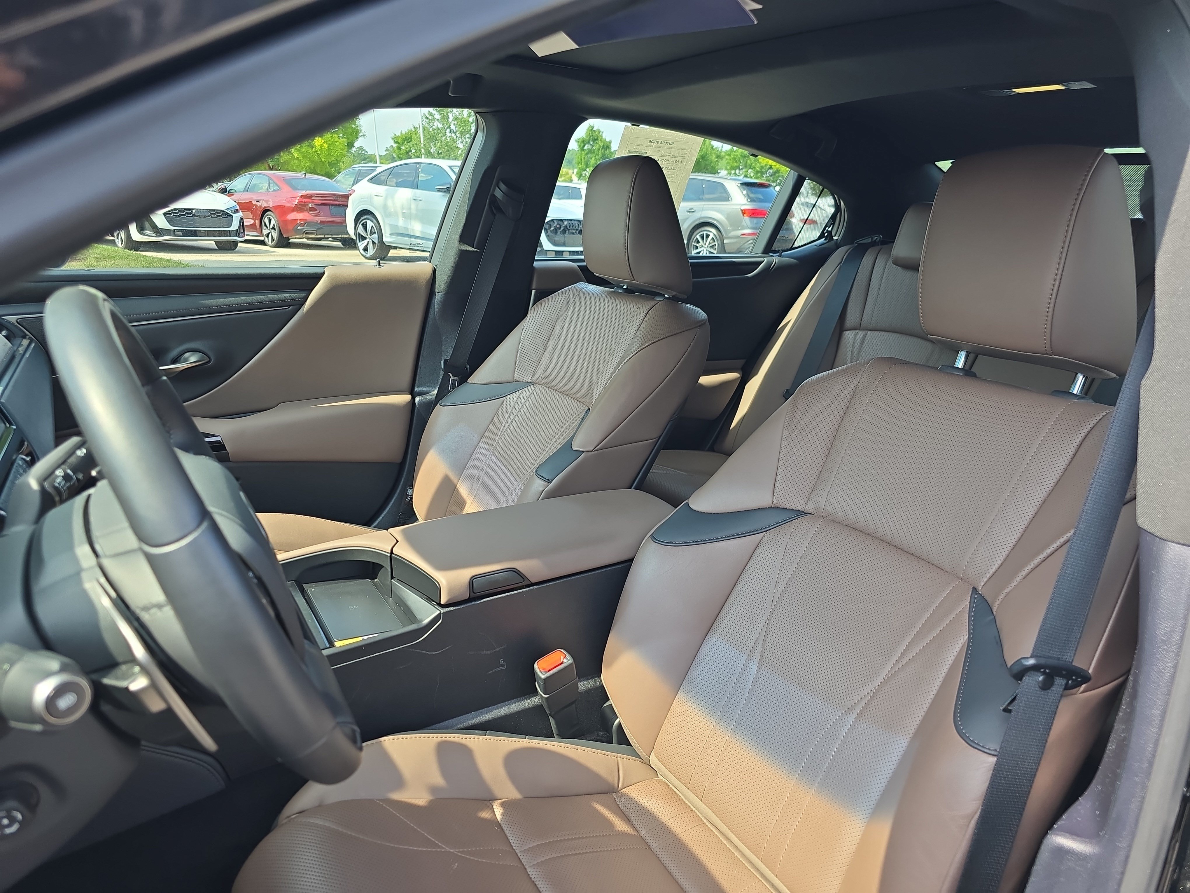 Used 2025 Lexus ES 300h Ultra Luxury w/ Accessory Package (Z2) FWD image 14