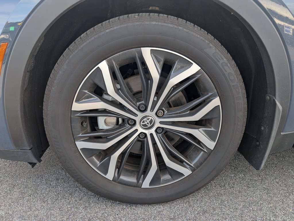 Used 2025 Toyota Crown XLE image 12