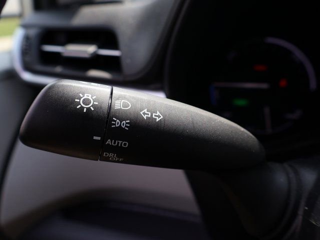 Used 2024 Toyota Sienna LE image 32