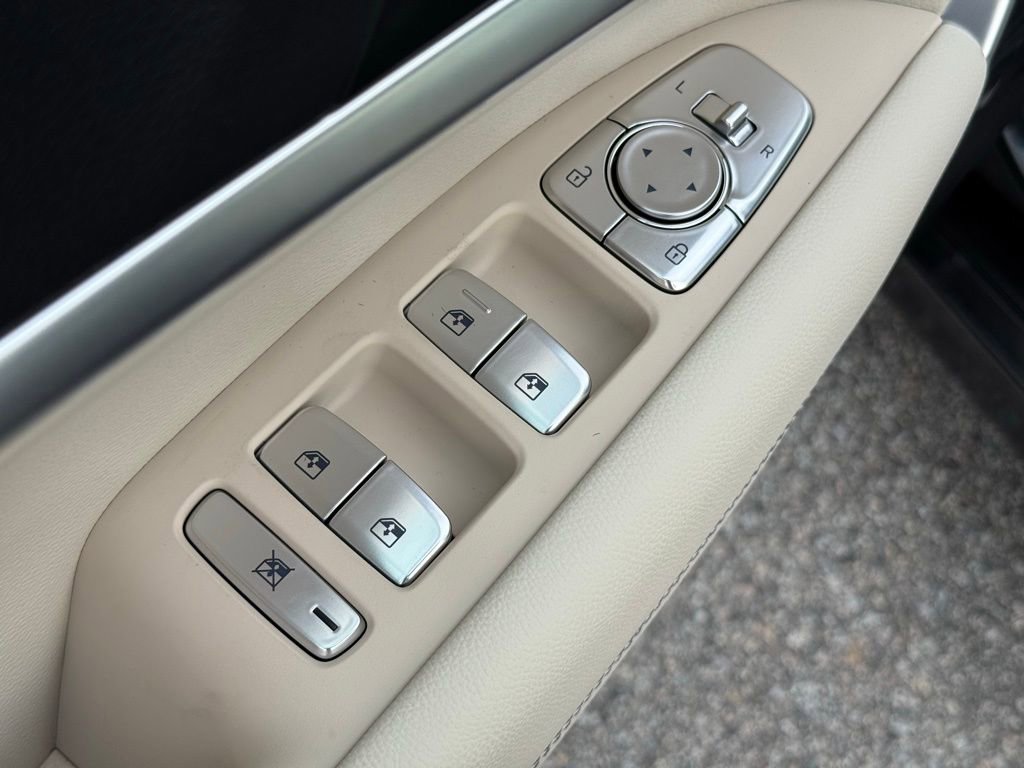 Used 2026 Genesis G70 2.5T RWD image 21