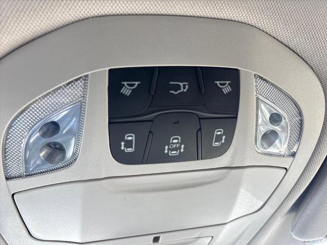 Used 2024 Chrysler Pacifica Touring-L image 17