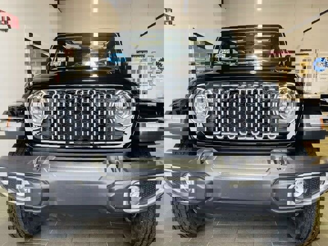 Used 2024 Jeep Wrangler Sahara w/ Technology Group AWD/4WD image 3