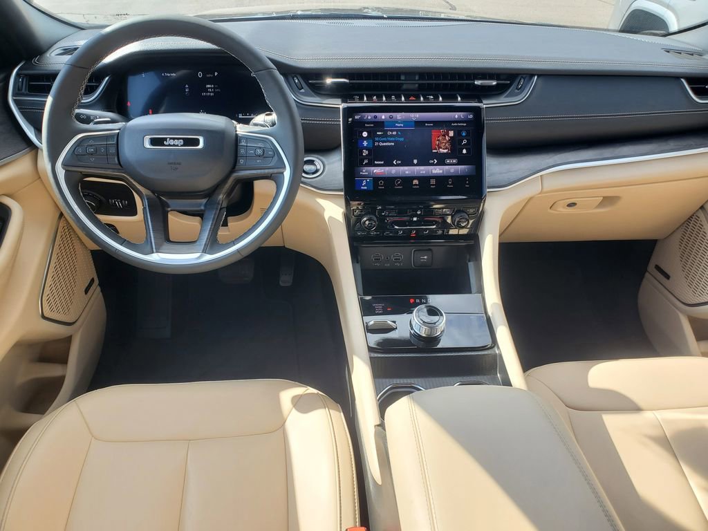 Used 2024 Jeep Grand Cherokee Limited image 32