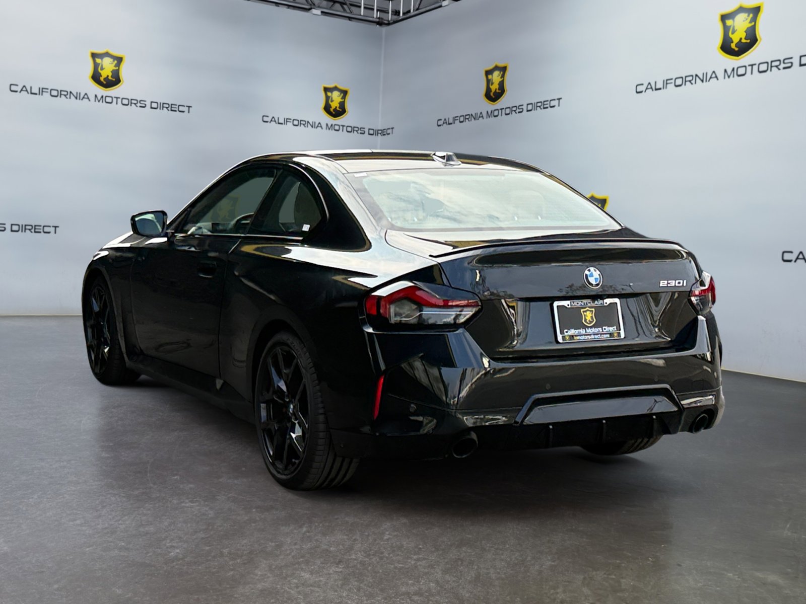 Used 2025 BMW 230i Coupe w/ M Sport Package image 3