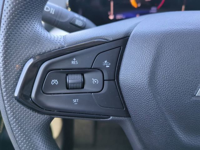 Certified 2025 Chevrolet Trax LT image 26