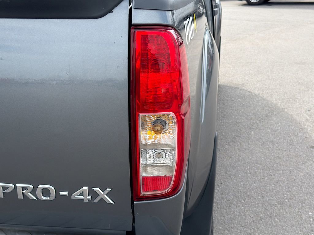 Used 2018 Nissan Frontier PRO-4X image 12