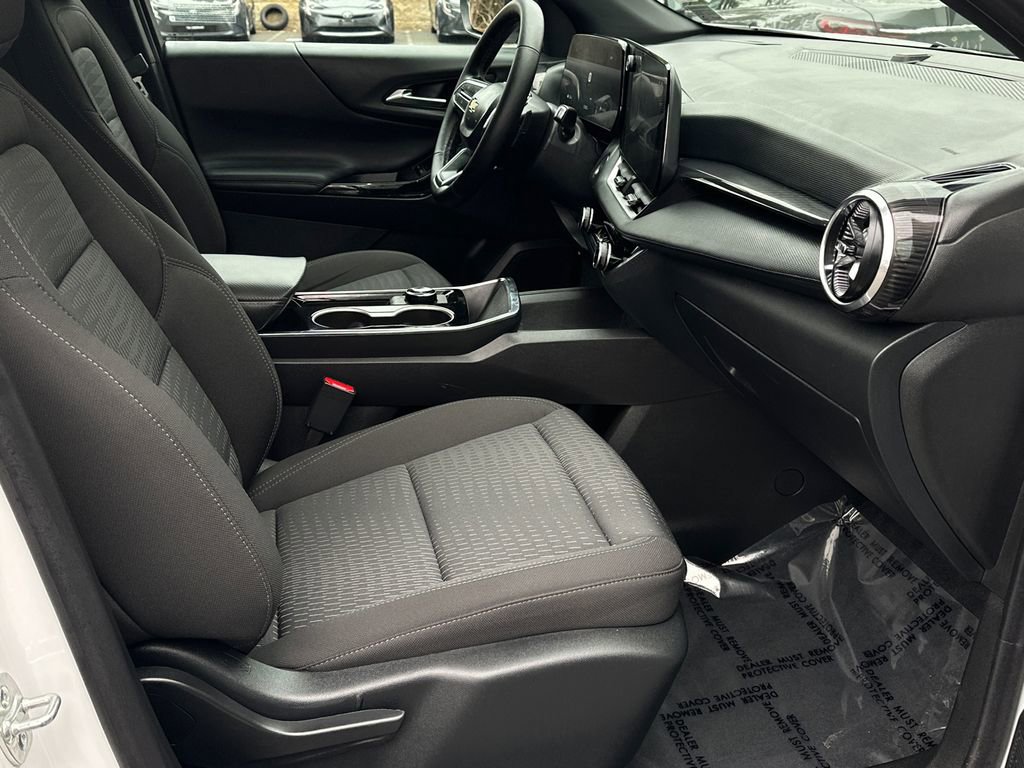 Used 2026 Chevrolet Equinox LT image 11