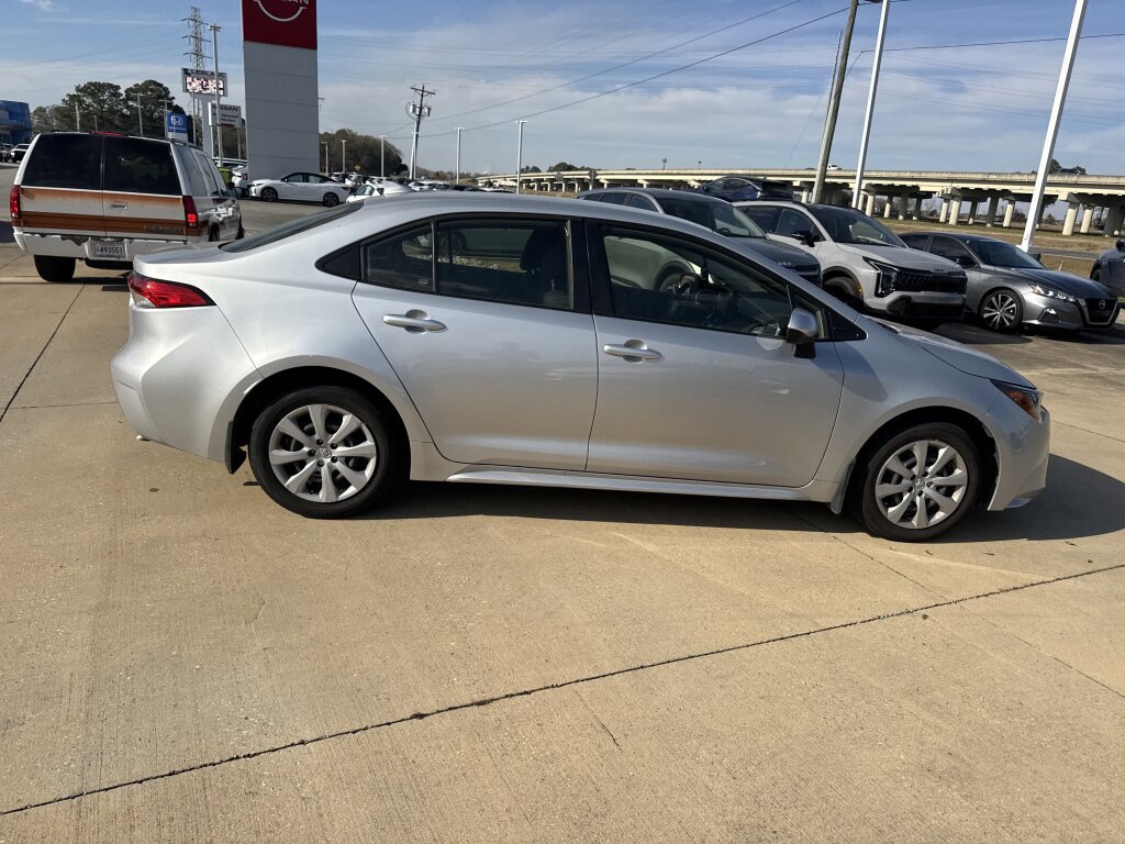 Used 2022 Toyota Corolla LE image 15