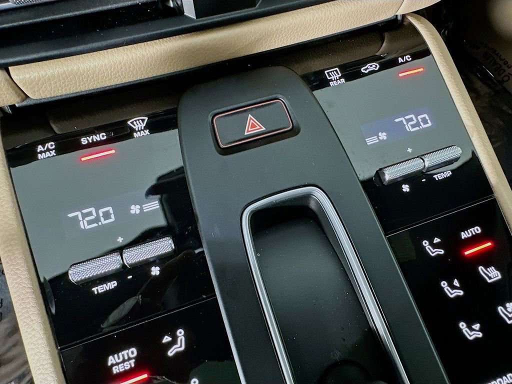 Certified 2025 Porsche Macan image 17