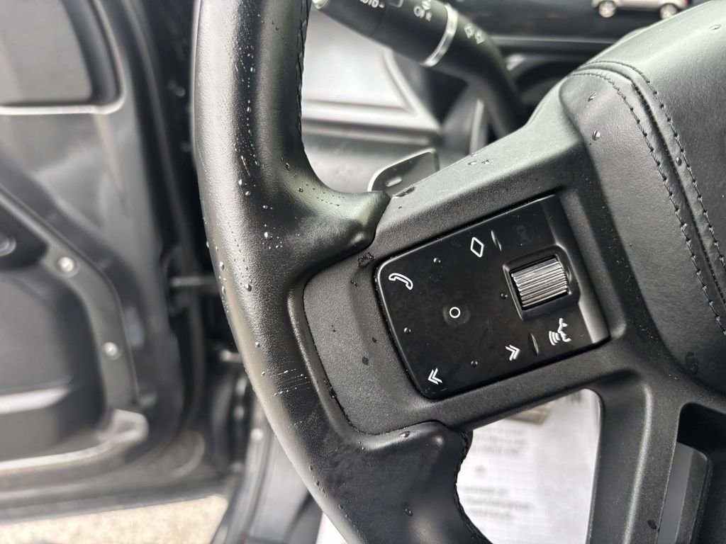 Used 2025 Land Rover Defender 110 V8 AWD/4WD image 27