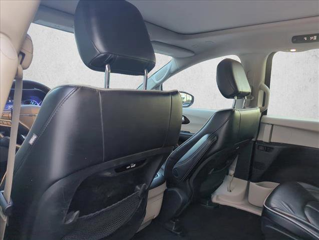 Used 2023 Chrysler Pacifica Limited image 14