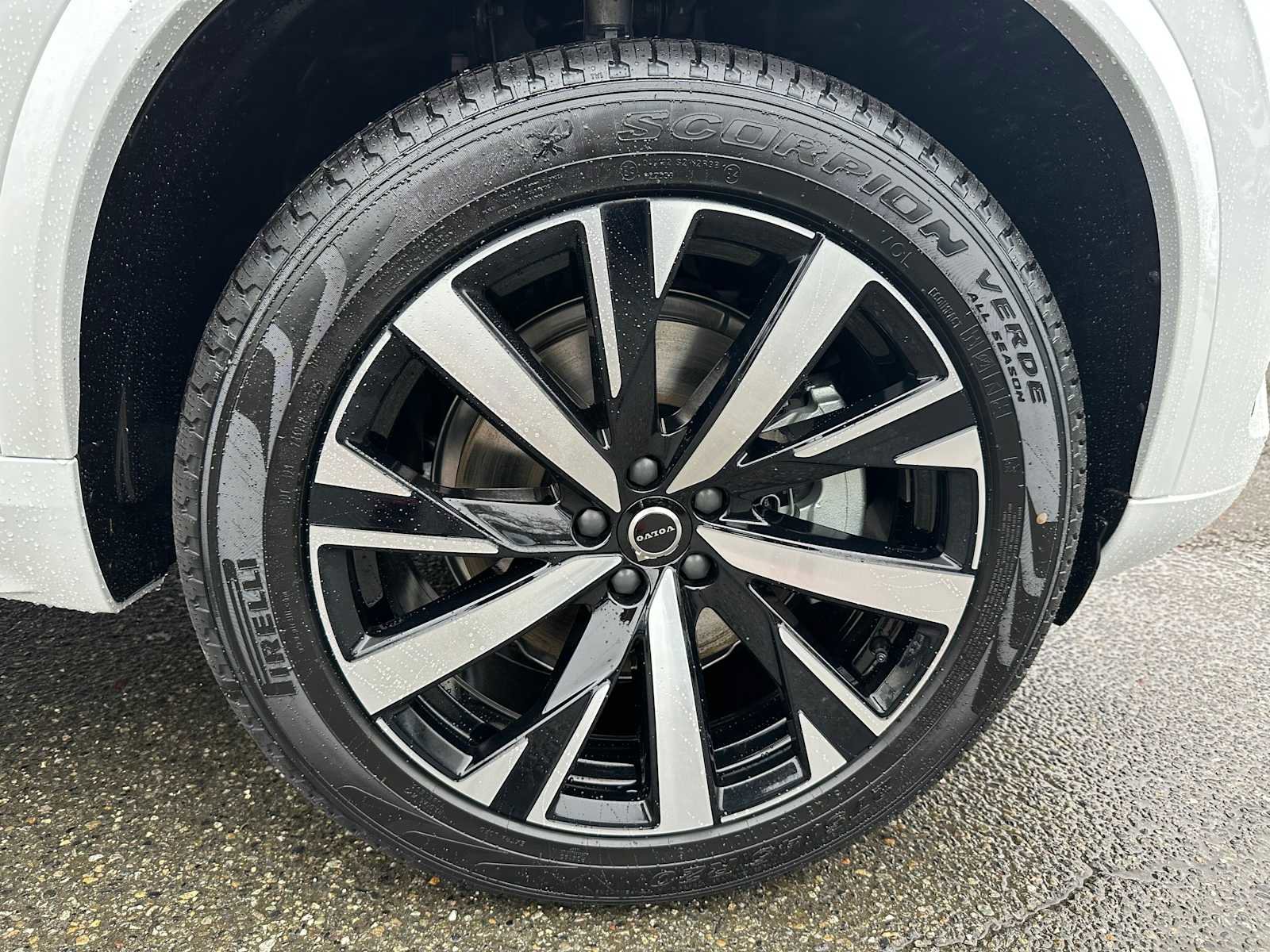 New 2026 Volvo XC90 B5 Core image 9