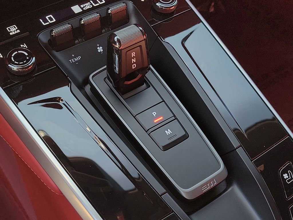 Certified 2025 Porsche 911 Carrera RWD image 34