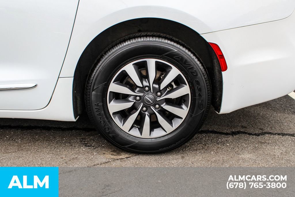 Used 2023 Chrysler Pacifica Limited image 16