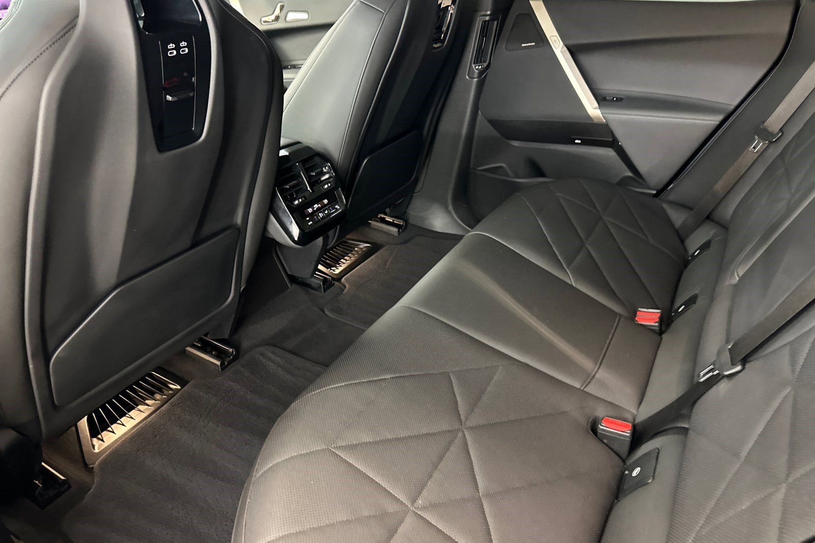 Certified 2023 BMW iX xDrive50 w/ Sport Package image 28