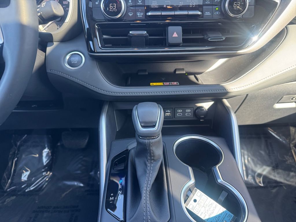 Used 2026 Toyota Highlander XLE image 11