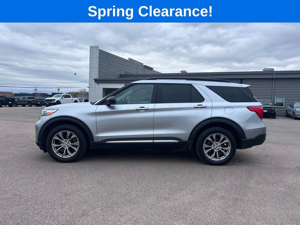 Used 2023 Ford Explorer XLT w/ Equipment Group 202A AWD/4WD image 3