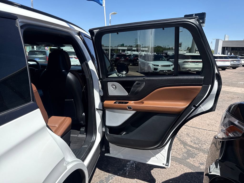 Used 2023 Lincoln Aviator Reserve w/ Equipment Group 201A AWD/4WD image 23