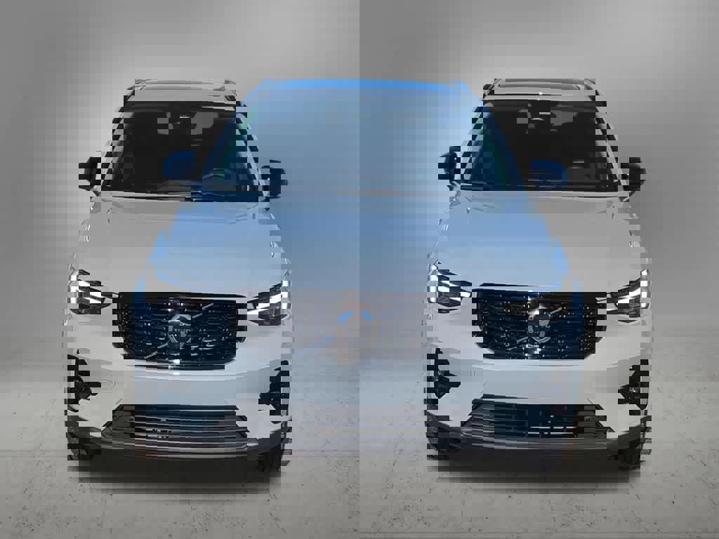 Used 2026 Volvo XC40 B5 Plus w/ Protection Package Premier image 9