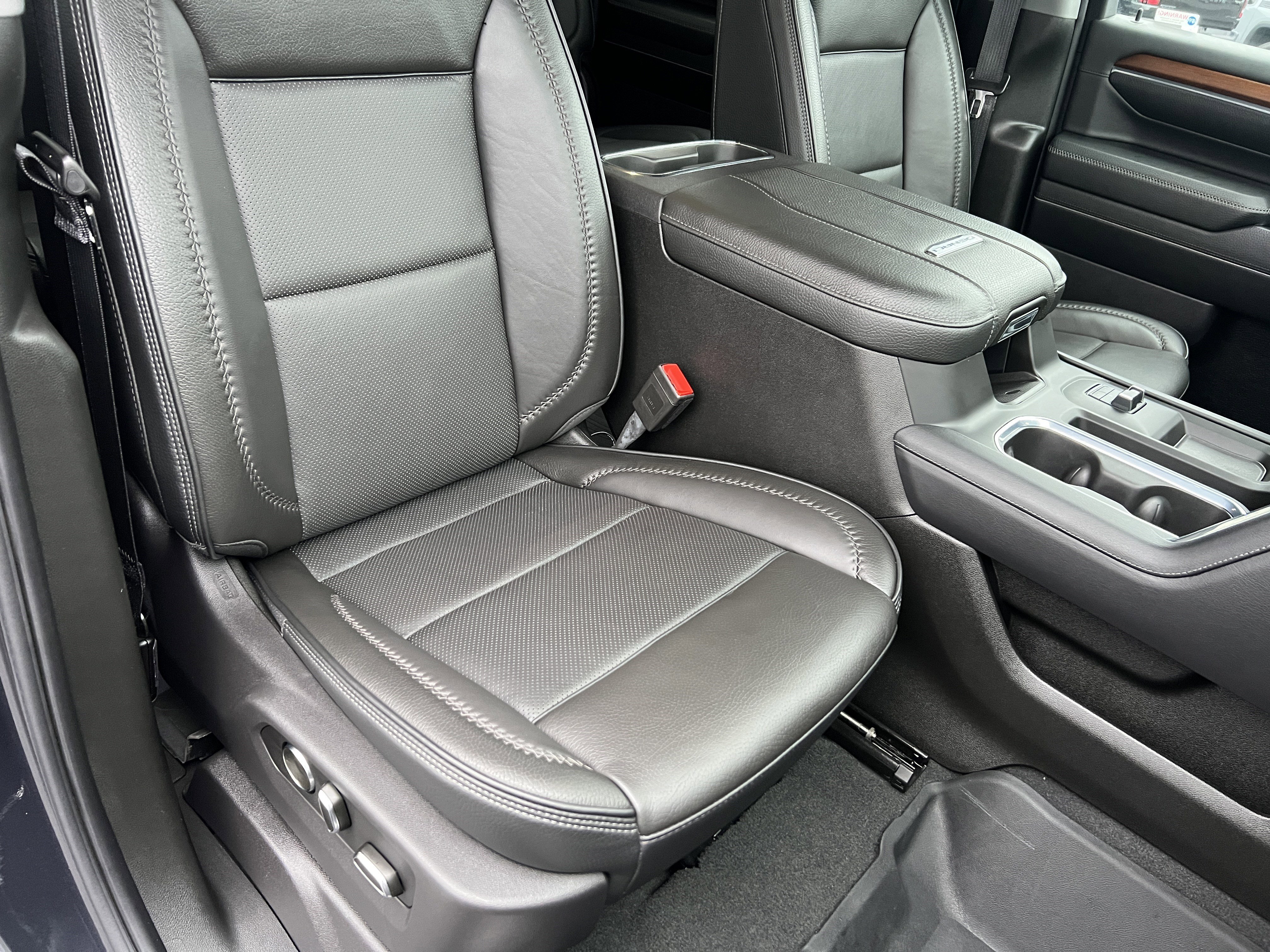 Used 2024 GMC Sierra 2500 Denali w/ Denali Reserve Package image 23