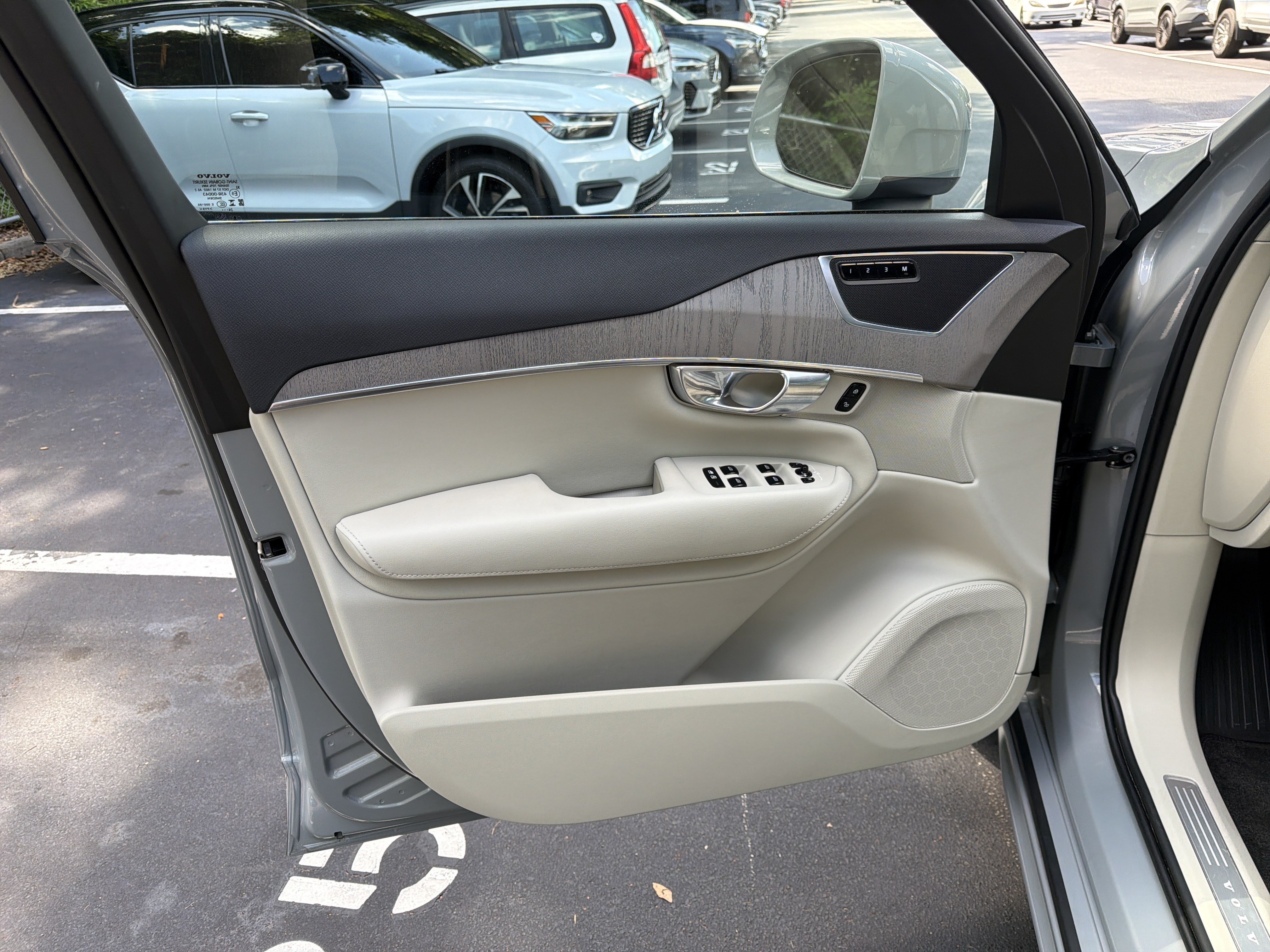 Certified 2025 Volvo XC90 B5 Plus w/ Protection Package Premier AWD/4WD image 14