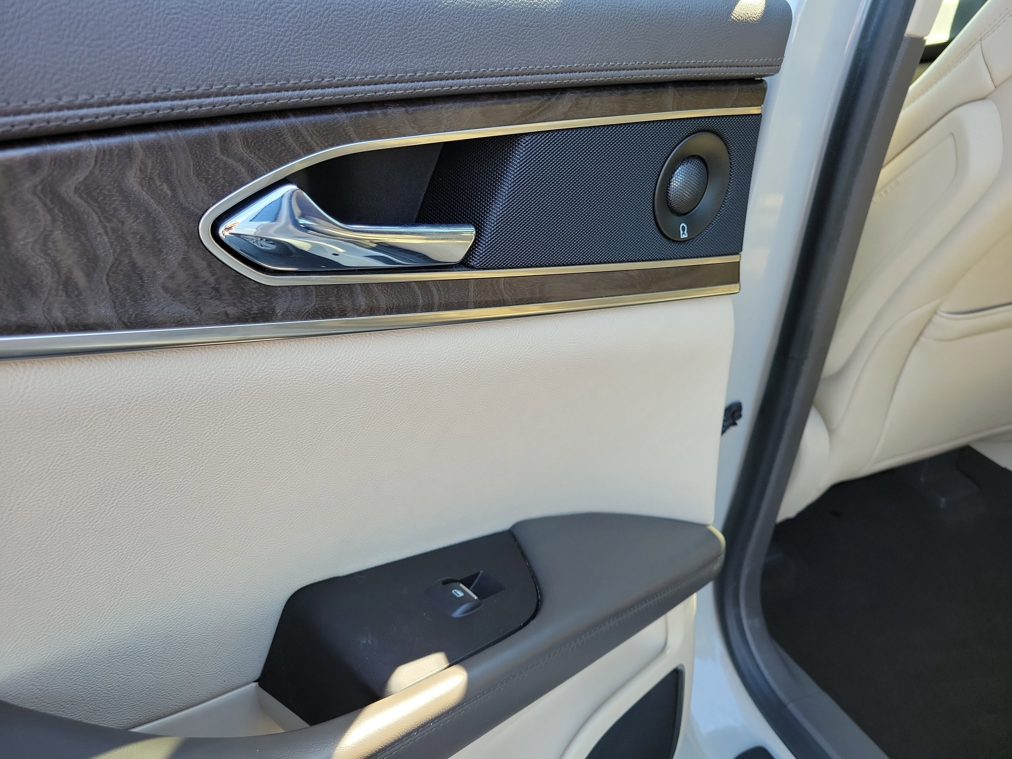 Used 2019 Lincoln Nautilus Reserve image 13