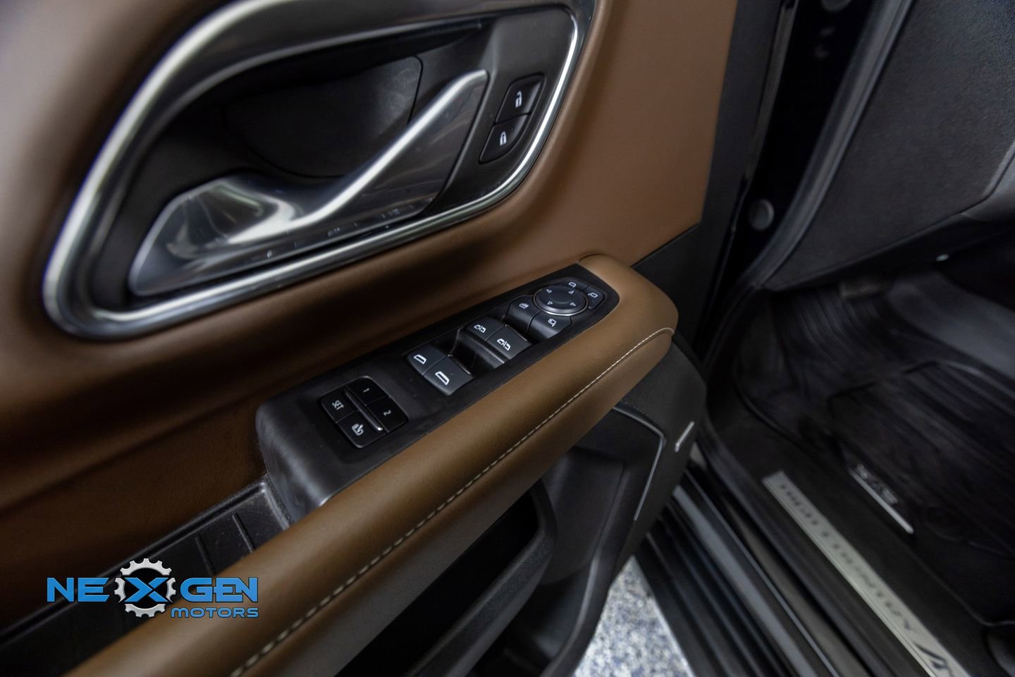 Used 2024 Chevrolet Suburban High Country w/ Advanced Technology Package image 12