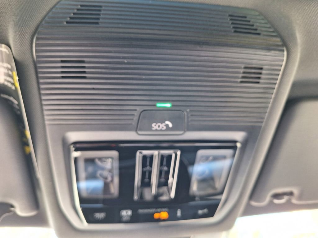 New 2026 Volkswagen Tiguan SE R-Line image 18