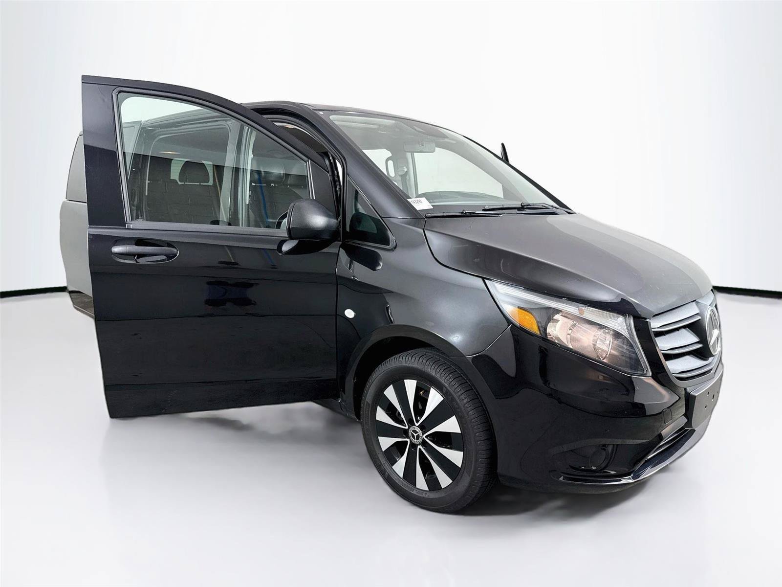 Used 2022 Mercedes-Benz Metris Passenger image 39