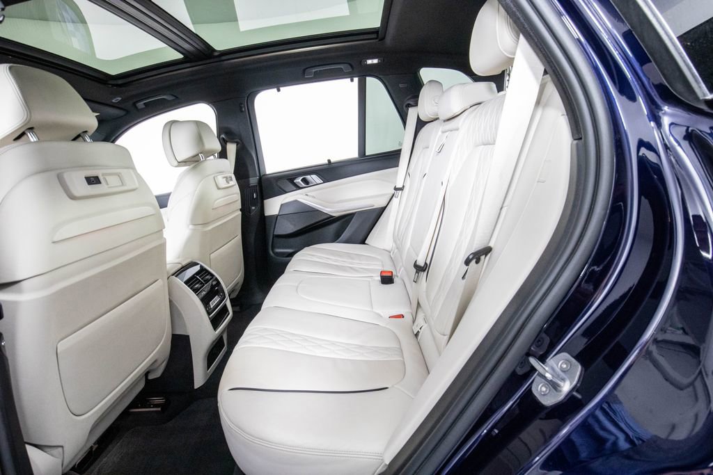 Used 2020 BMW X5 M50i w/ Executive Package image 11