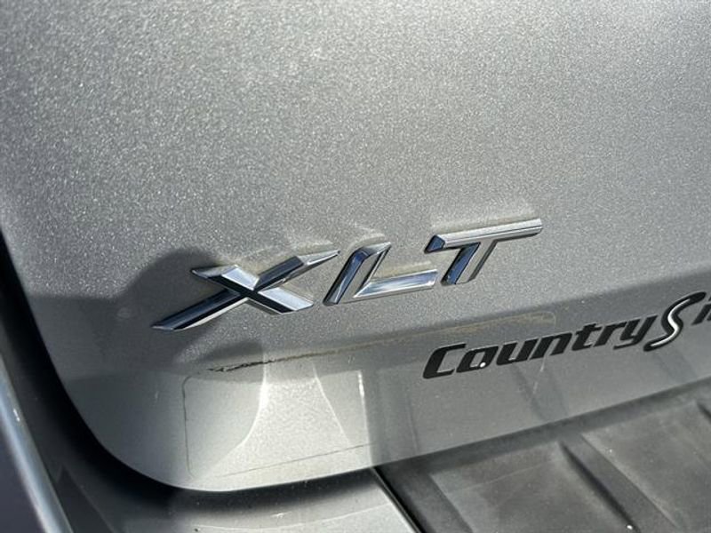 Used 2020 Ford Explorer XLT w/ Comfort Package image 11