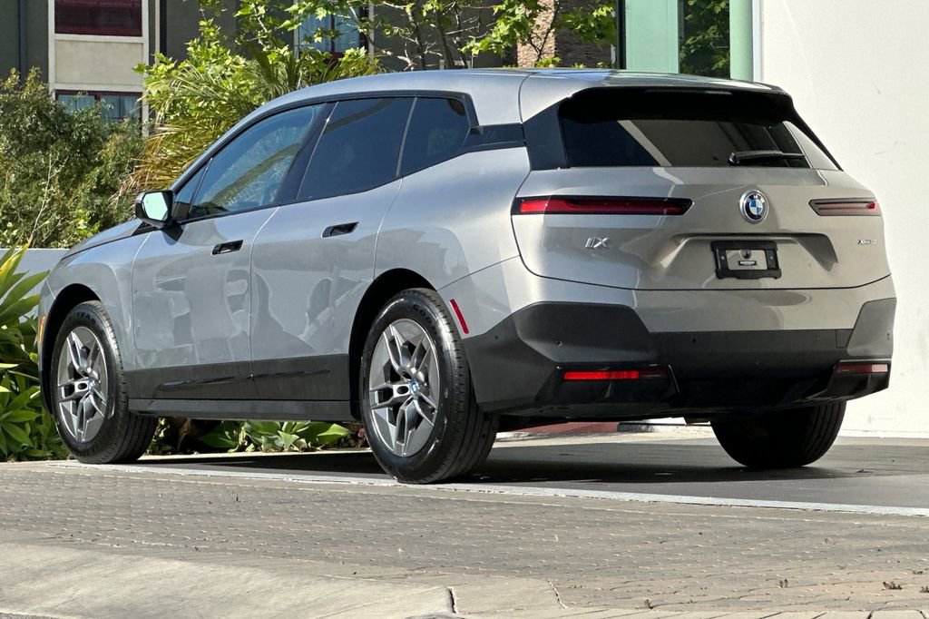 Used 2023 BMW iX xDrive50 image 5