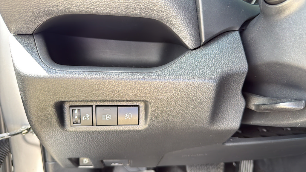 Used 2022 Toyota RAV4 LE AWD/4WD image 18
