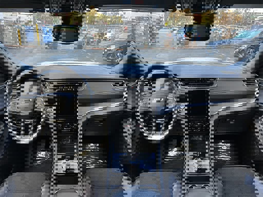 Used 2024 Jeep Grand Cherokee L Laredo image 10